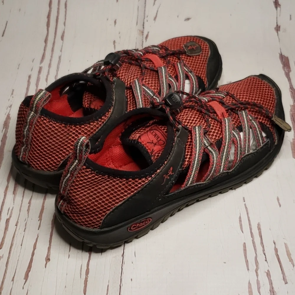 Chaco water shoes youth size 4